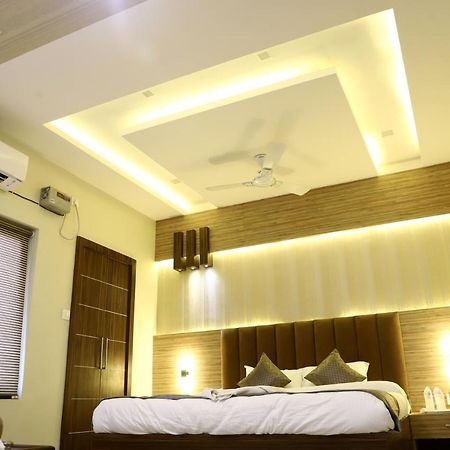 Hotel Santoor Варанасі Екстер'єр фото