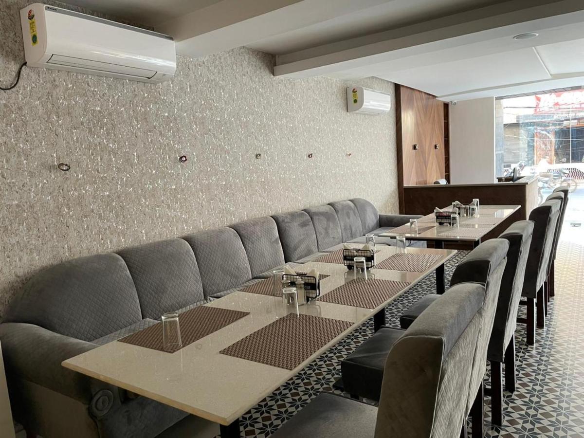 Hotel Santoor Варанасі Екстер'єр фото