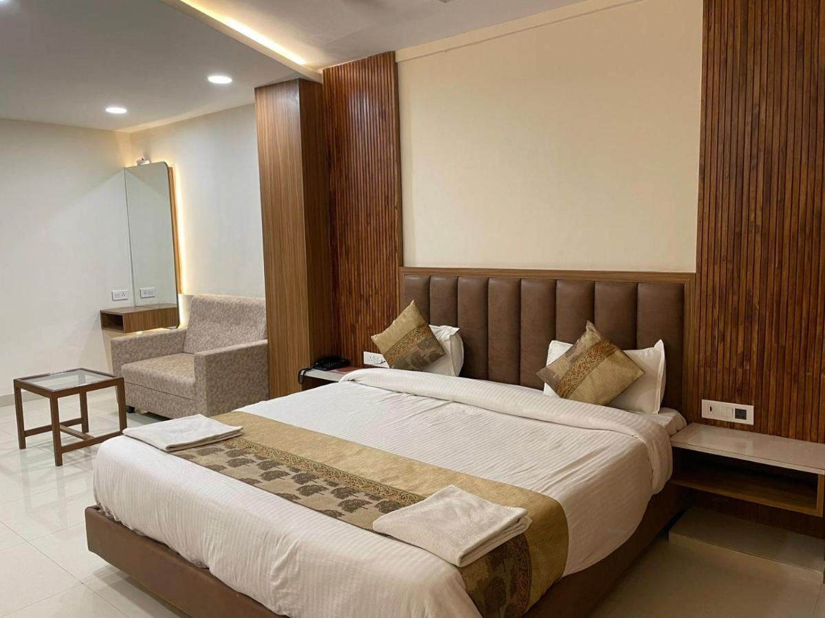 Hotel Santoor Варанасі Екстер'єр фото