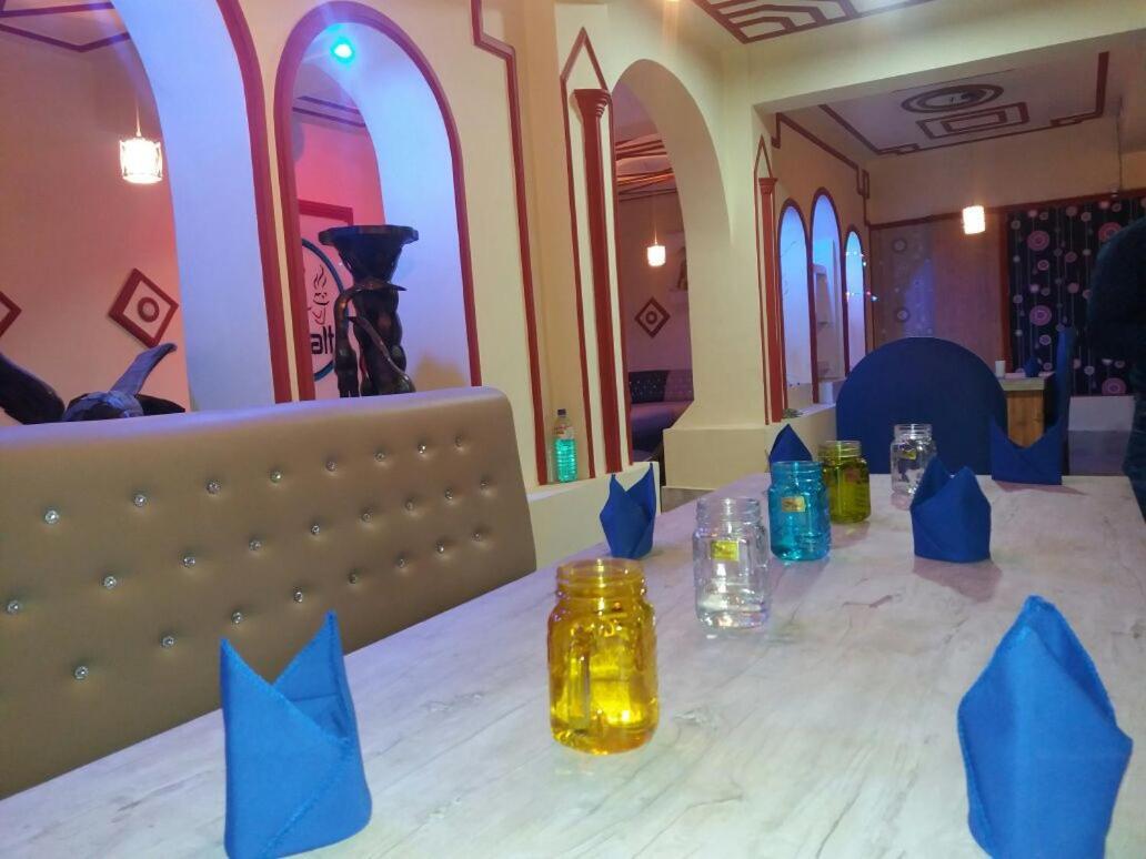 Hotel Santoor Варанасі Екстер'єр фото