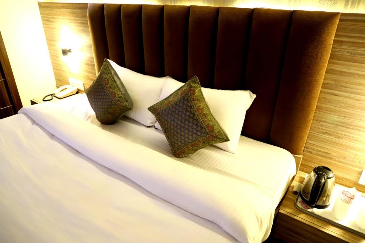Hotel Santoor Варанасі Екстер'єр фото