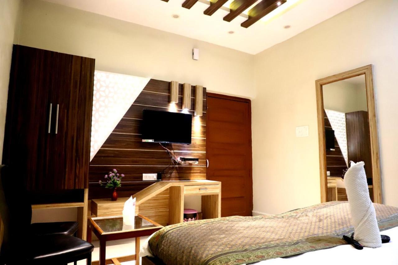 Hotel Santoor Варанасі Екстер'єр фото
