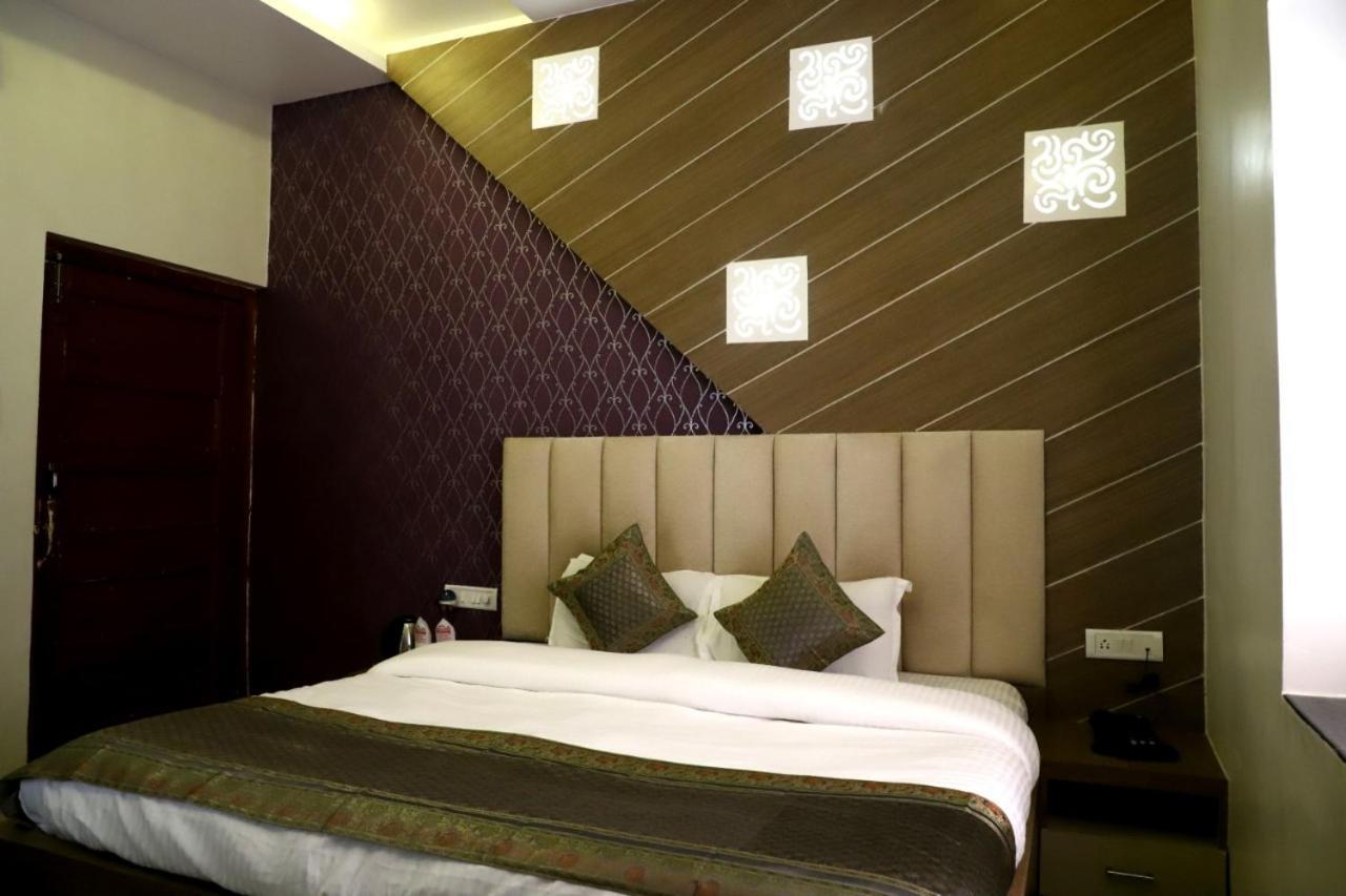 Hotel Santoor Варанасі Екстер'єр фото