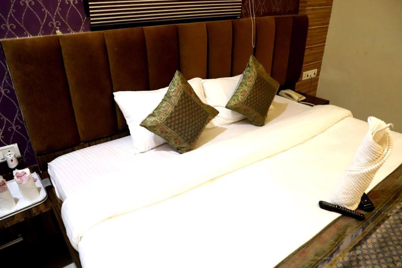 Hotel Santoor Варанасі Екстер'єр фото